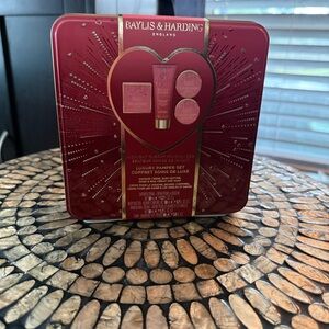 Baylis & Harding Luxury Pamper Set - Red